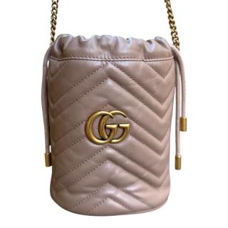 Sac Gucci Seau GG Marmont Petit Format Cuir Taupe